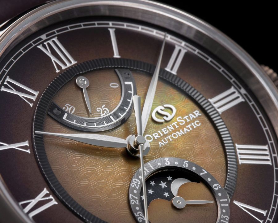 Mặt kính "có như không" đặc biệt của Orient Moonphase Star cực thu hút người nhìn - Hình 6