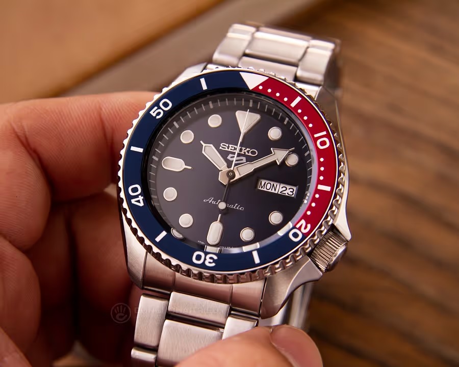 Seiko SRPD thừa hưởng nhiều thiết kế trên dòng đồng hồ lặn SKX