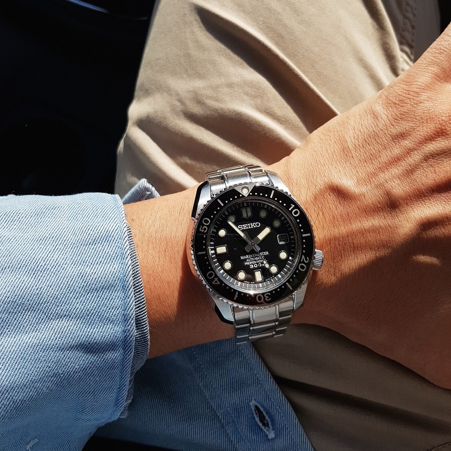 Seiko MM300 trông khá đồ sộ khi đeo lên tay
