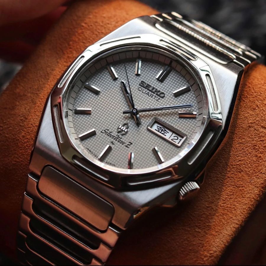 Ký hiệu Single Quartz thạch anh đơn nổi bật - Hình 4