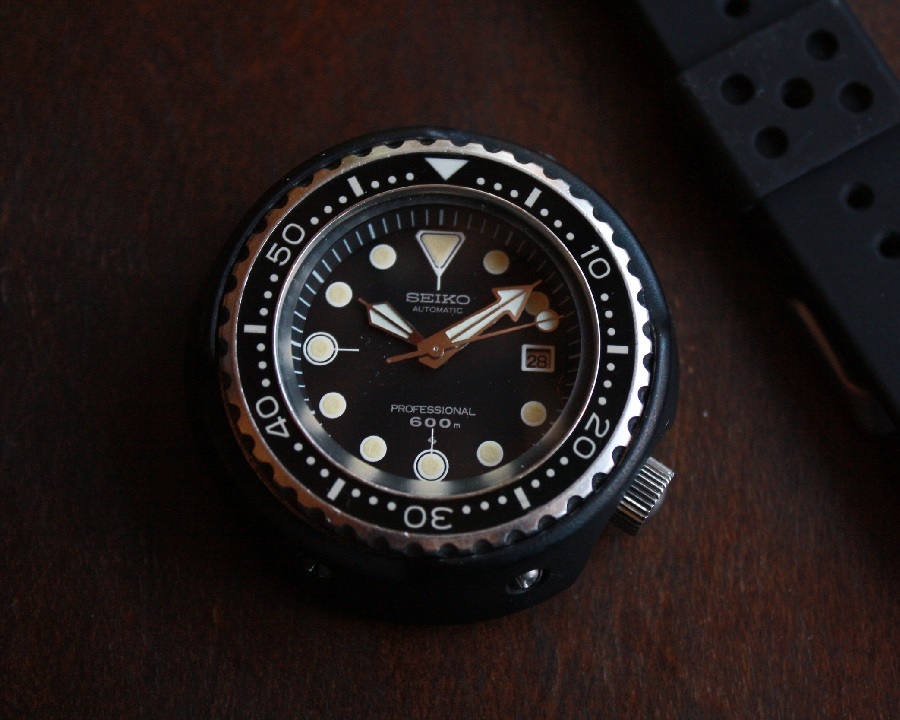 Vạch số phủ Tritium giúp gia tăng khả năng quan sát khi lặn ở độ sâu 600m