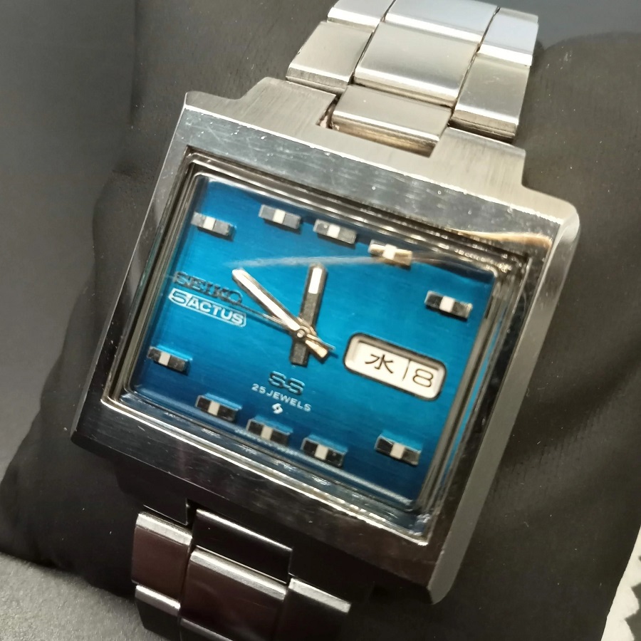 Đồng hồ Seiko mặt vuông cổ có thể bị thay thế linh kiện trước khi đến tay bạn - ảnh 9