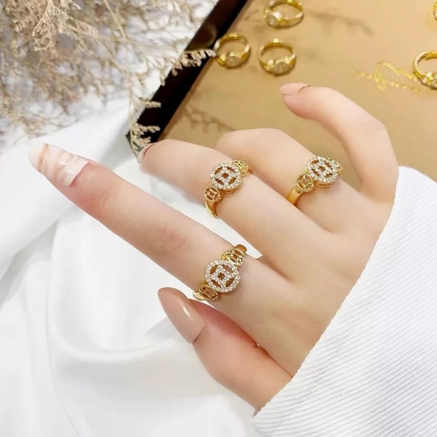 Đeo nhẫn ngón áp út mang lại lợi ích vượt trội cho nữ mệnh Kim
