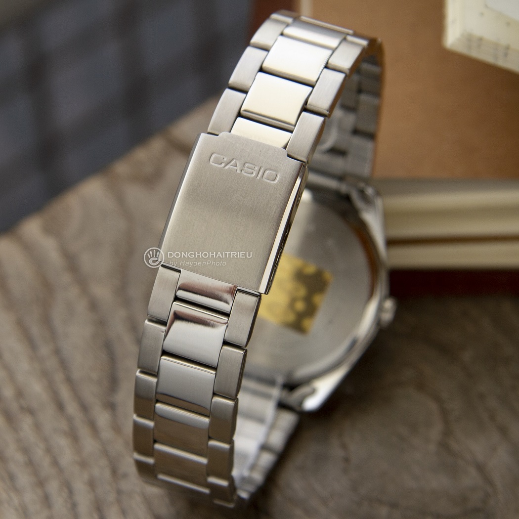 Dây kim loại trên Casio MTP-1302 giúp nâng cao tính thẩm mỹ trong tạo hình tổng thể - ảnh 5