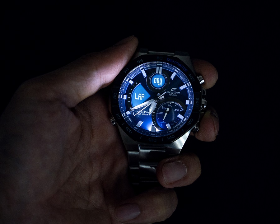 Đèn led đôi mang đến khả năng chiếu sáng tuyệt vời cho đồng hồ CasiOak Edifice - ảnh 8