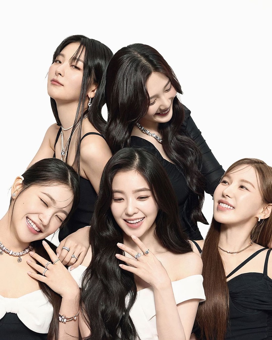 5 cô nàng Red Velvet tài năng chính thức trở thành đại sứ thương hiệu của Pandora, tạo nên một sự kết hợp hoàn hảo, đầy cảm hứng cho giới mộ điệu vòng charm và cộng đồng người hâm mộ Kpop
