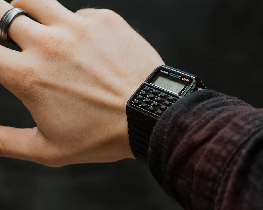 Trải nghiệm đeo tay vừa vặn là 1 trong 5 ưu điểm của Casio máy tính - Hình 3