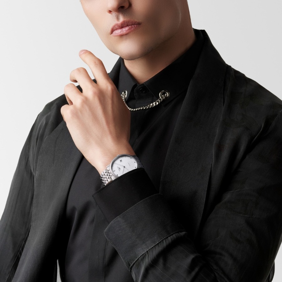 Người mẫu nam và đồng hồ Longines Elegant - ảnh 1
