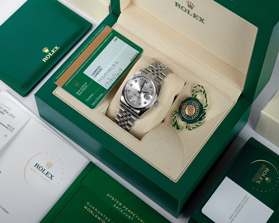 Giấy chứng nhận và thẻ bảo hành đính kèm khi mua đồng hồ Rolex