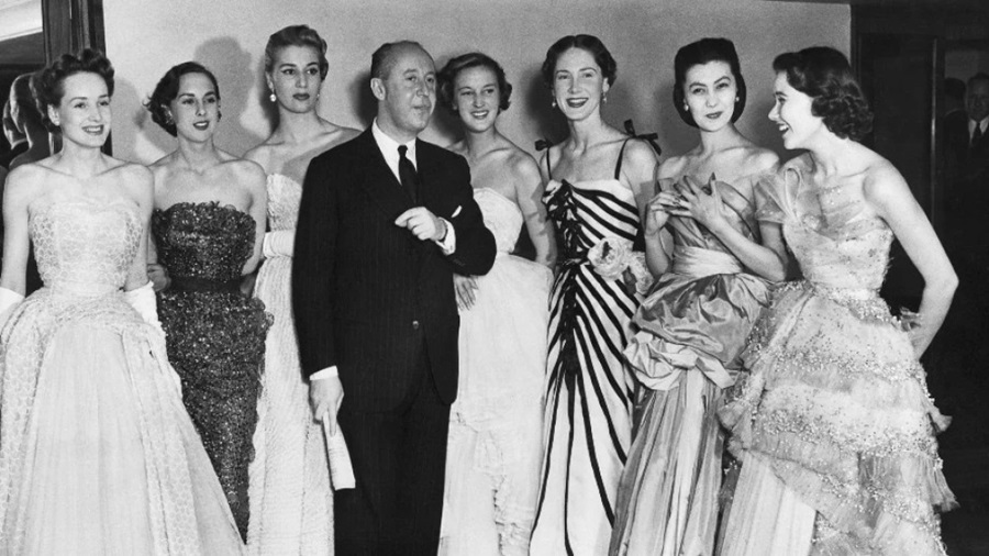 Nhà mốt huyền thoại Christian Dior từng nói rằng: “Kim hoàn là những thứ quý giá nhất mà một người phụ nữ có thể đeo.”