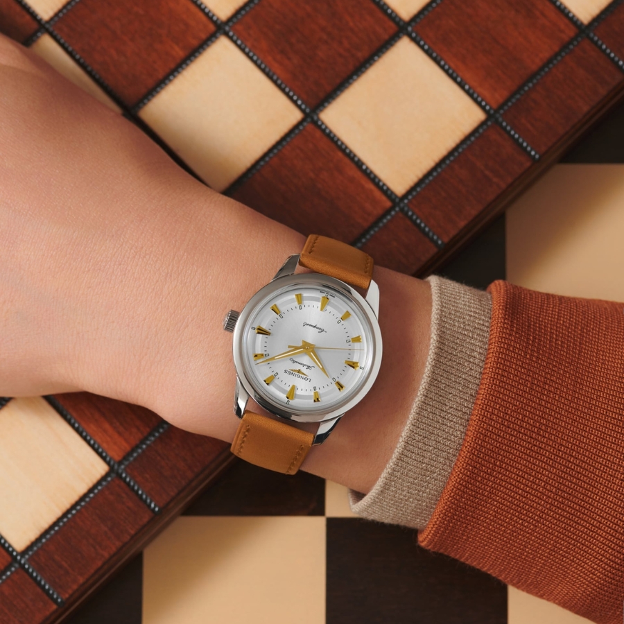 Phối áo len thanh lịch cùng Longines Conquest Heritage L1.649.4.72.2