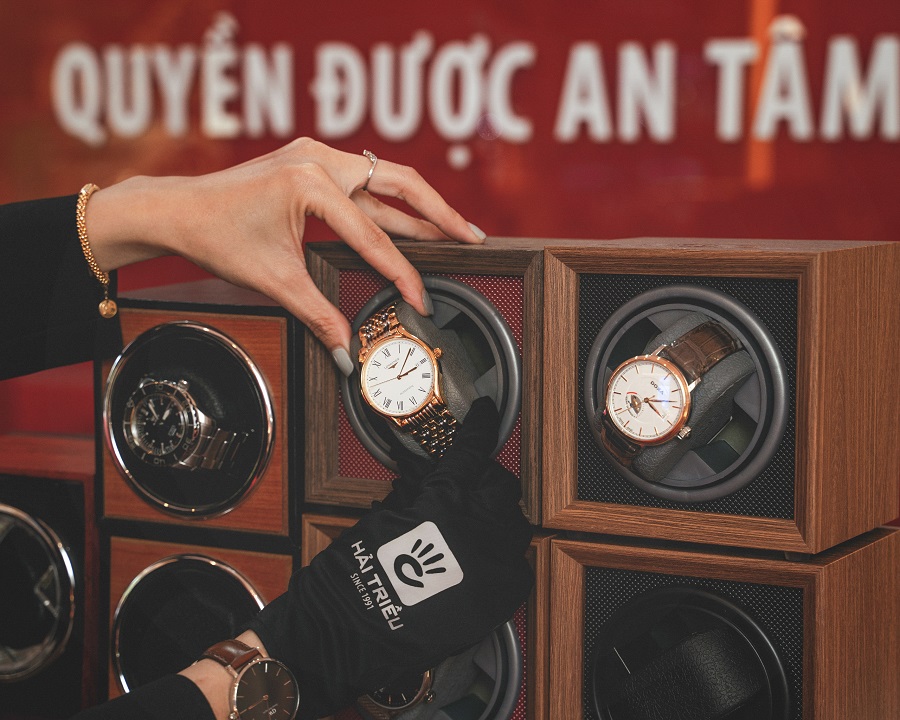 sử dụng hộp xoay để bảo quản đồng hồ cơ tốt nhất