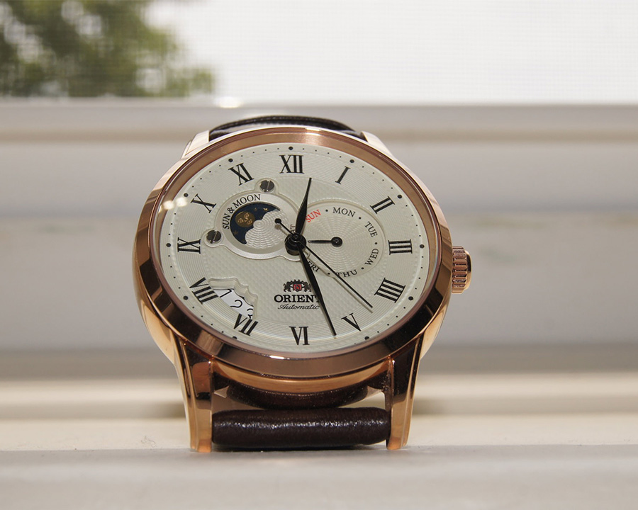 Họa tiết Guilloche trên đồng hồ Orient Sun and Moon gen 2 - ảnh 1