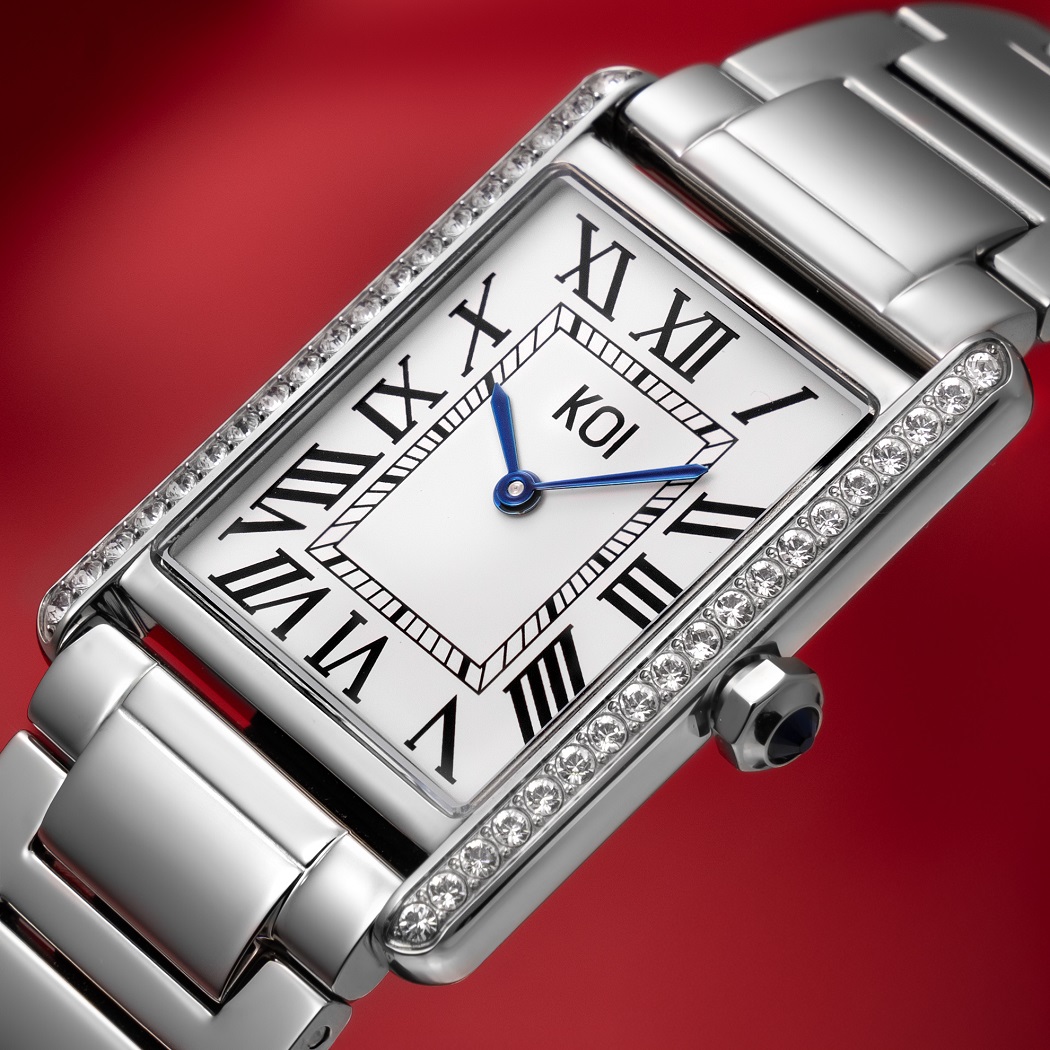 Cạnh đồng hồ KOI Tank sở hữu nhiều chi tiết gia công độc đáo, đơn cử đính 38 viên đá Swarovski - ảnh 2