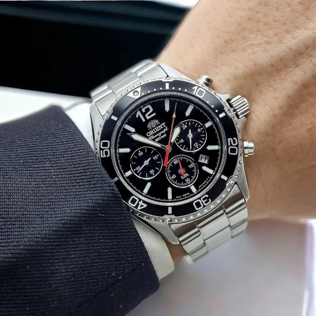 Diver Design Chronograph đánh dấu lần đầu tiên đồng hồ bấm giờ tự động xuất hiện trên những mẫu đồng hồ lặn của Orient - ảnh 2