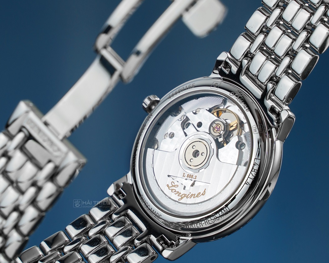 bộ máy Caliber L888 danh tiếng có khả năng trữ cót đến 72 giờ
