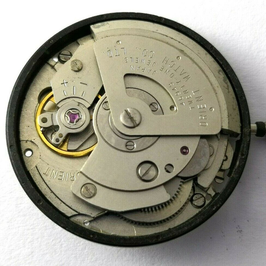 Giữ nguyên bộ máy "nồi đồng cối đá" Cal.46943
