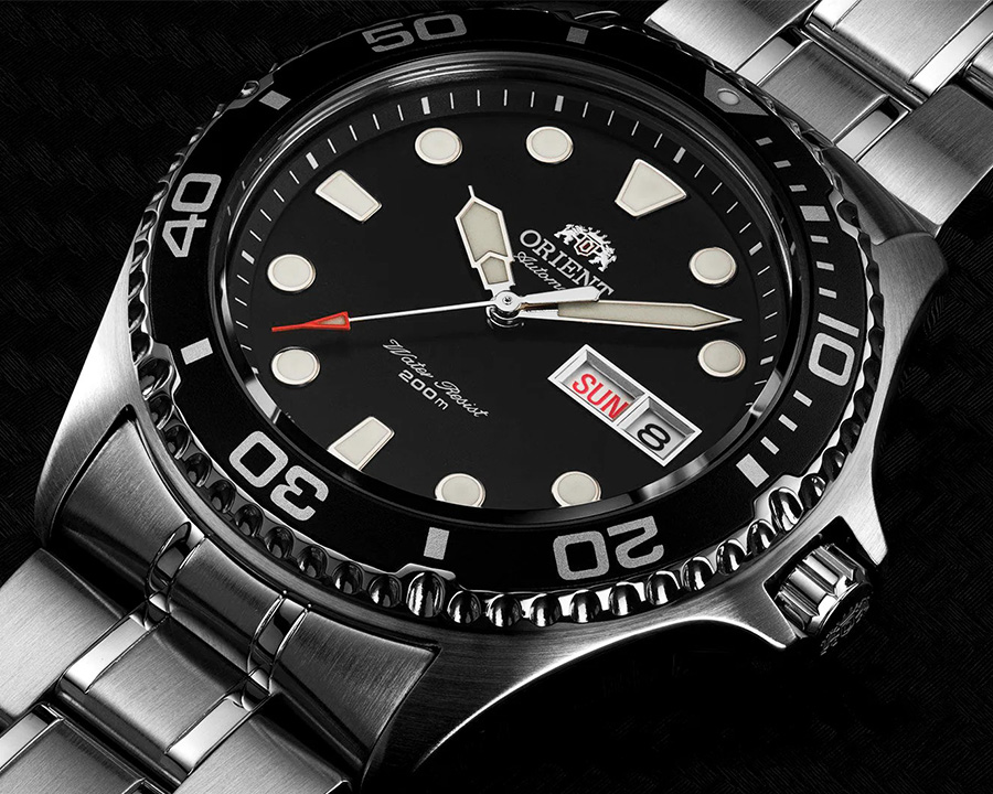 Orient Ray FAA02004B9 mang vẻ đẹp mạnh, huyền bí như một chú "cá mập" dưới biển sâu