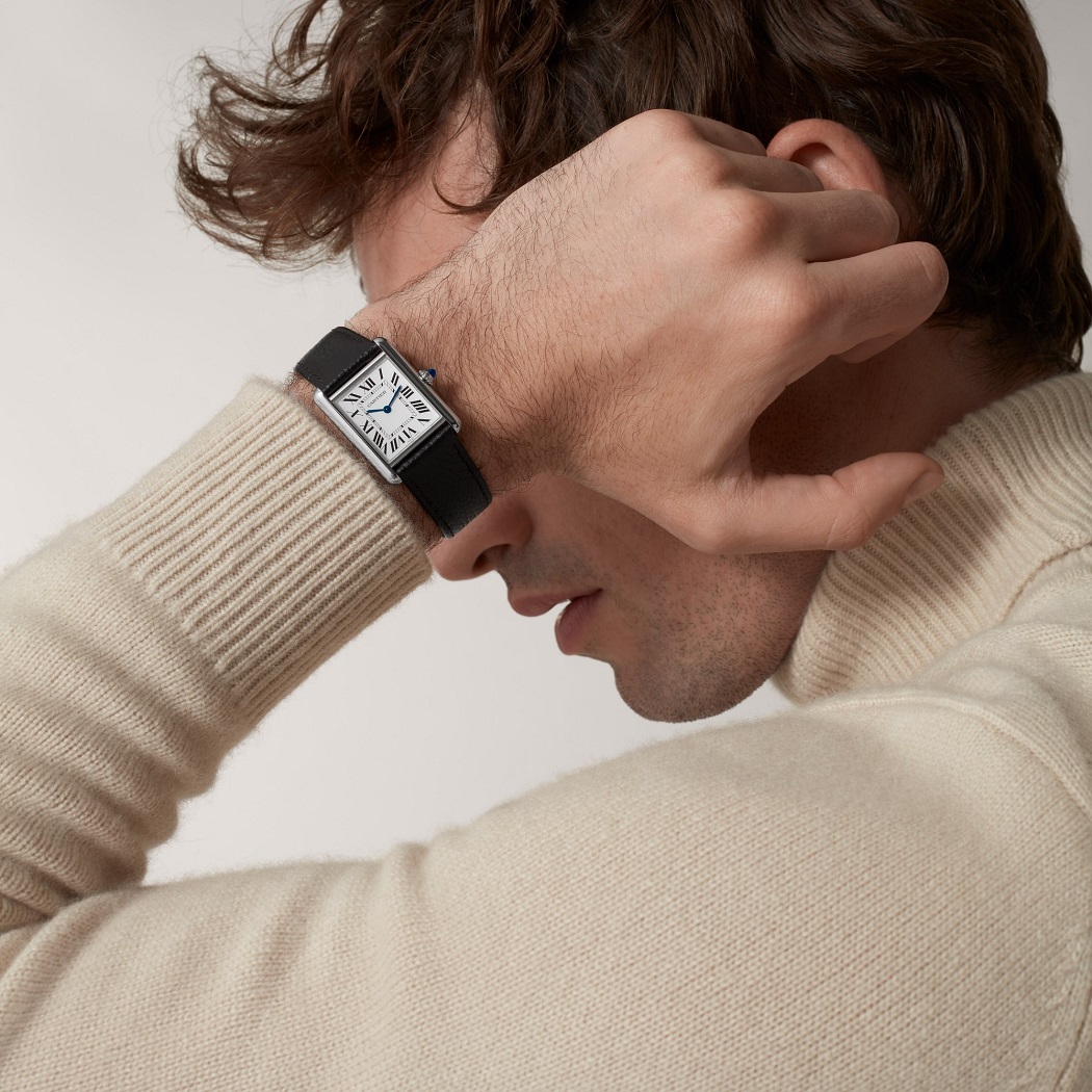 cartier tank là cha đẻ của dòng đồ hồ nam mặt chữ nhật