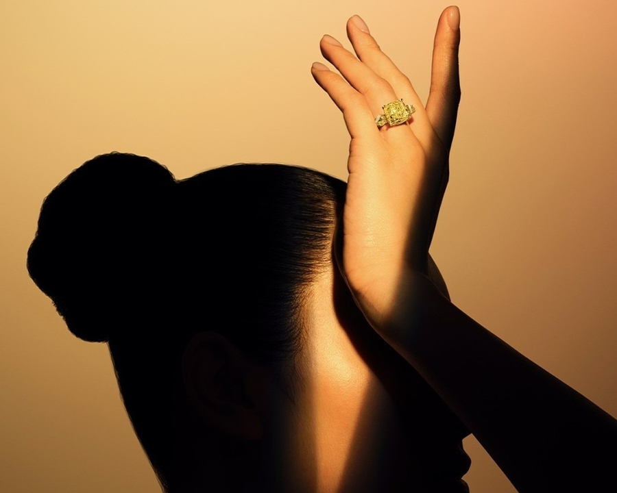 Giải mã nữ đeo nhẫn ngón áp út tay trái có ý nghĩa gì?