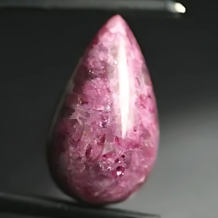 Đá cabochon Rossmanite màu đỏ tía sẫm