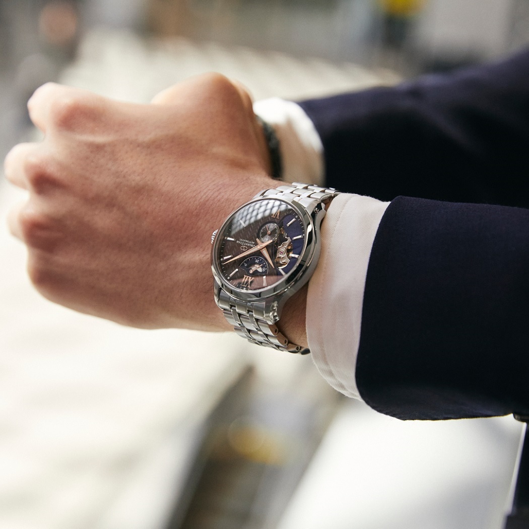 Orient Star Layered Skeleton là hiện thân của sự lịch lãm và tinh tế trên cổ tay phái mạnh - ảnh 5