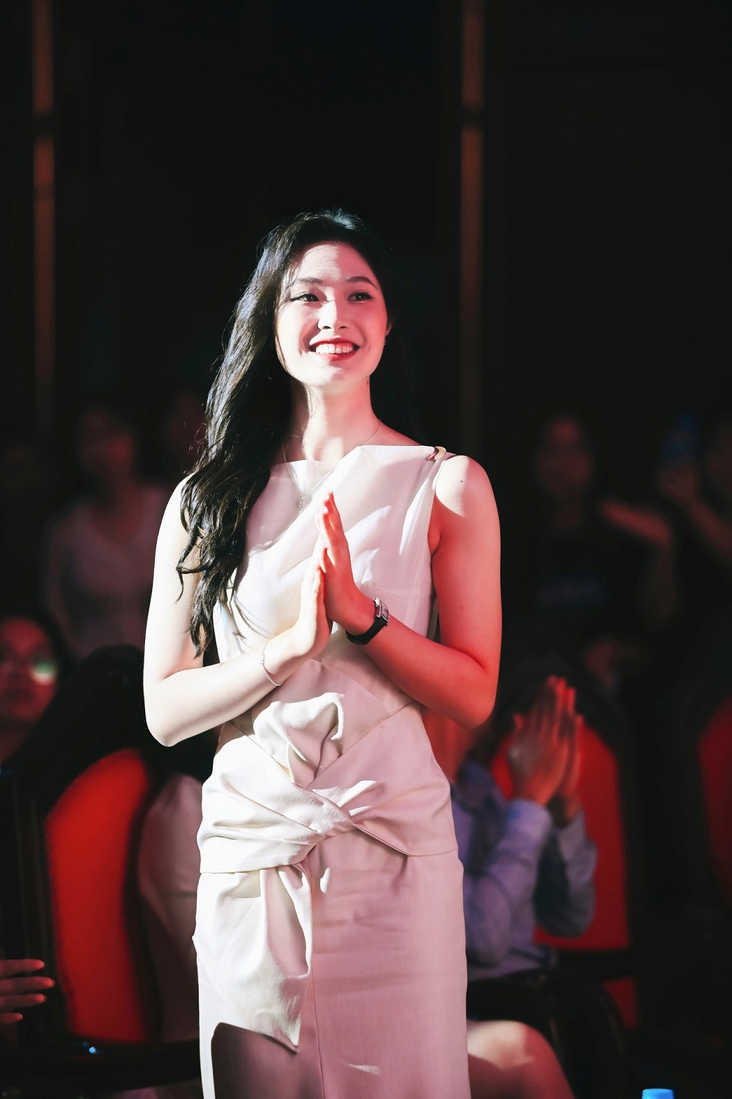 sang trọng khi đeo trong những bữa tiệc