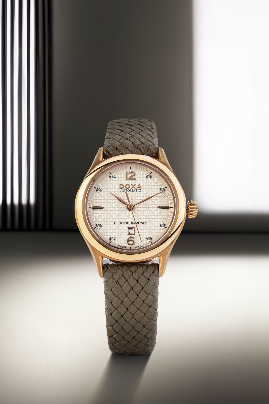 đồng hồ nữ dây da mặt tròn Doxa Executive D217RIY