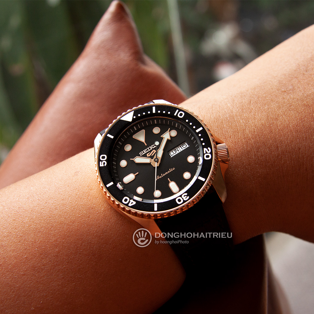 Seiko 5 Sports dây da bọc Silicon SRPD76K1
