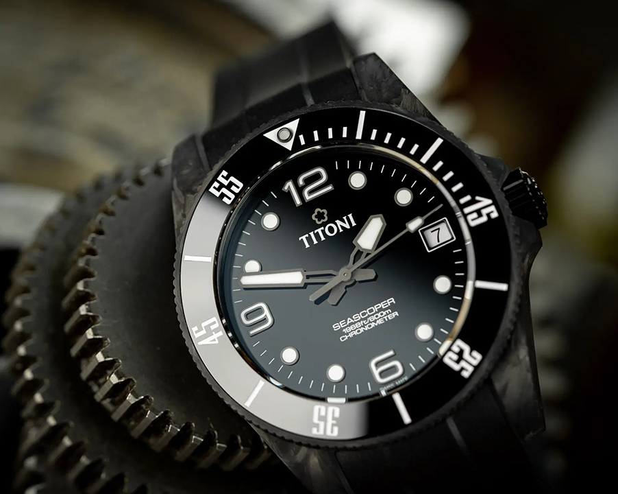 Lớp vỏ CarbonTech trên Seascoper 600 - 83600 C-BL-256 có họa tiết carbon ngẫu nhiên