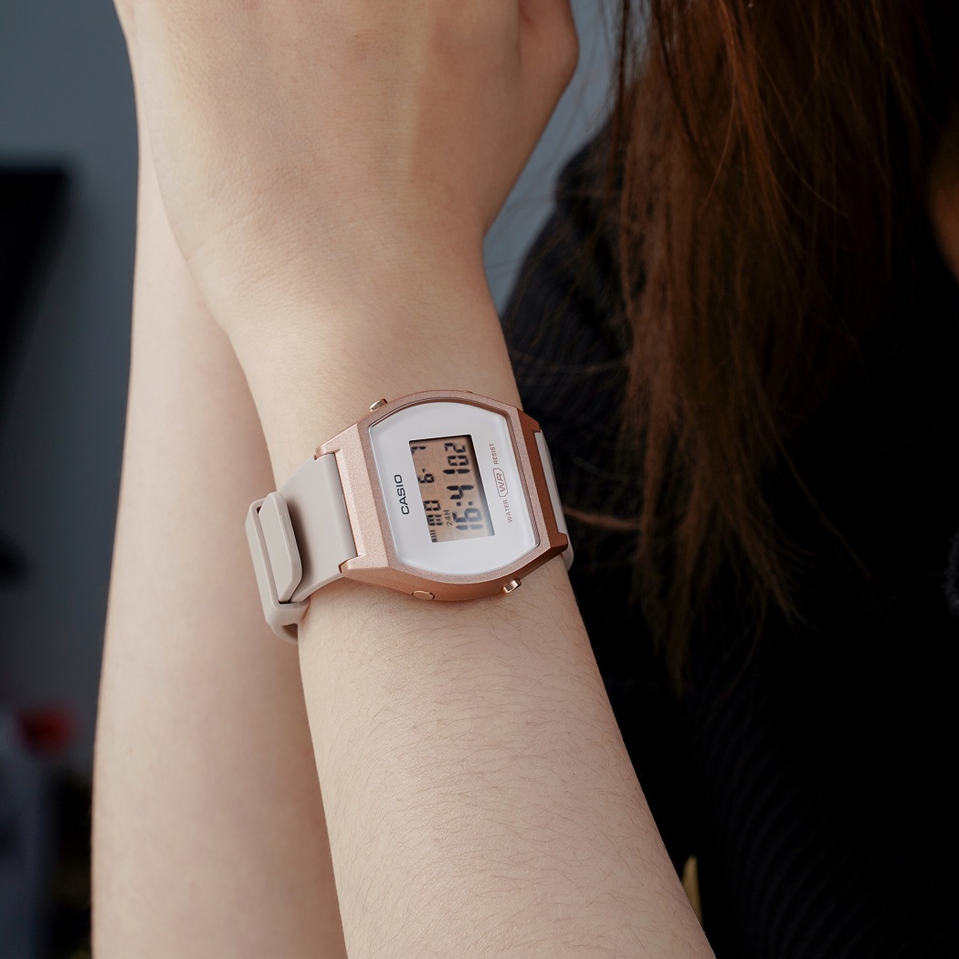 Đồng hồ Casio nữ dây da mặt vuông