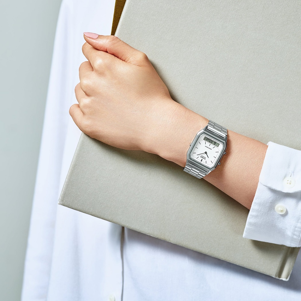 Đồng hồ Casio nữ dây kim loại mặt vuông