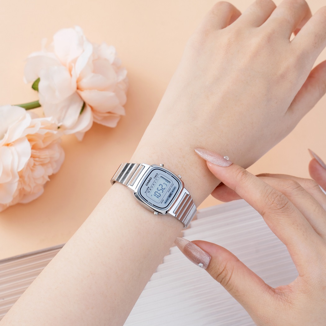 Đồng hồ Casio nữ mặt chữ nhật