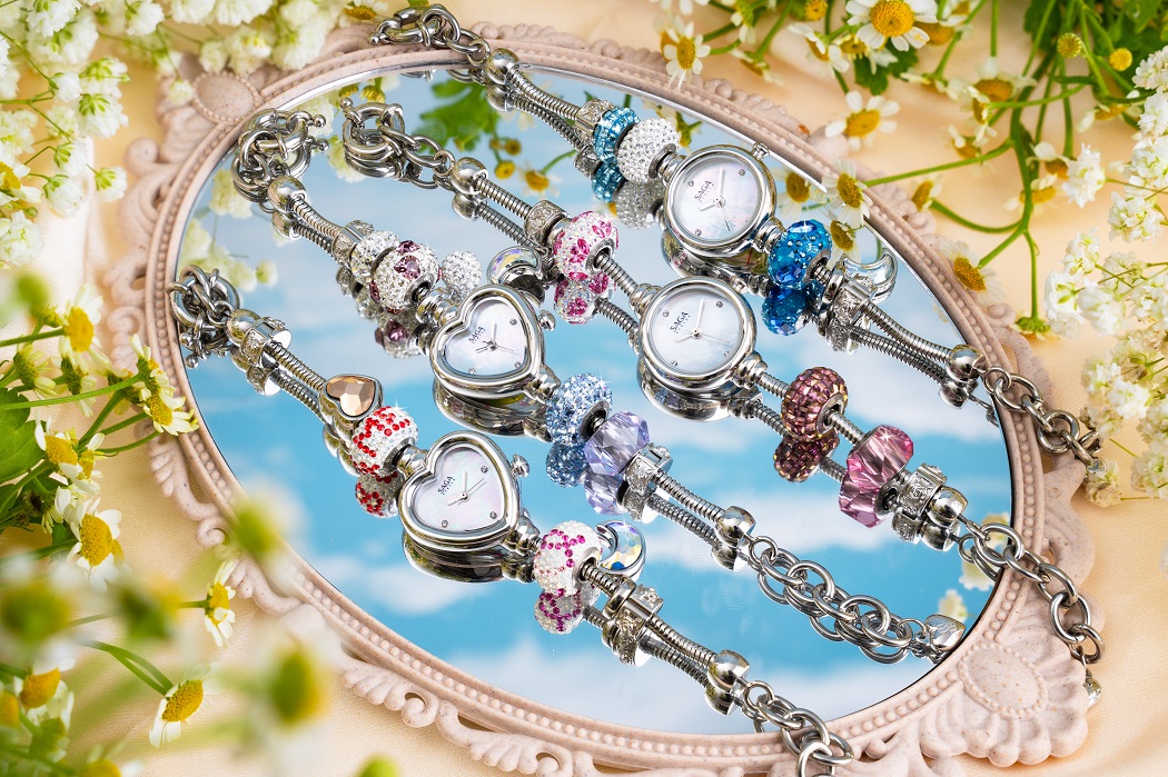 đồng hồ nữ đính đá dây kim loại kiểu vòng tay Saga Charm 53229-SVMWSV-8