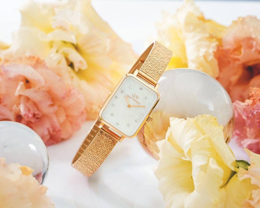 gợi ý đồng hồ cho nữ tay nhỏ mẫu Daniel Wellington Quadro MOP DW00100578