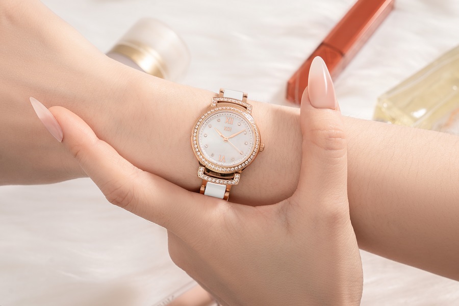 Đeo đồng hồ bên phải cũng mang đến nhiều điều thú vị
