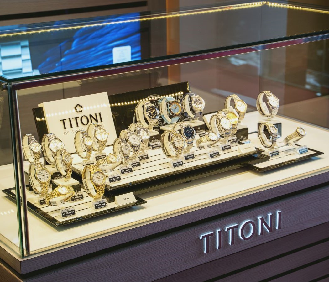 Các sản phẩm của Titoni được trưng bày tại Shoroom sang trọng