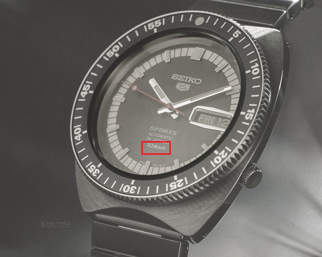 Mặt đồng hồ Seiko SRPK17K1 có ký hiệu chống nước 10 BAR