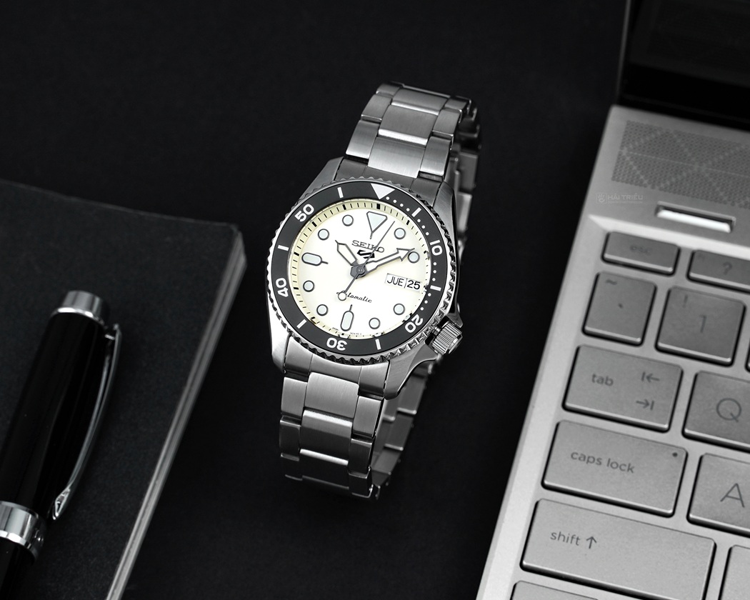 Đồng hồ Seiko 100m SRPK31K1 với mặt kính Hardlex Crystal