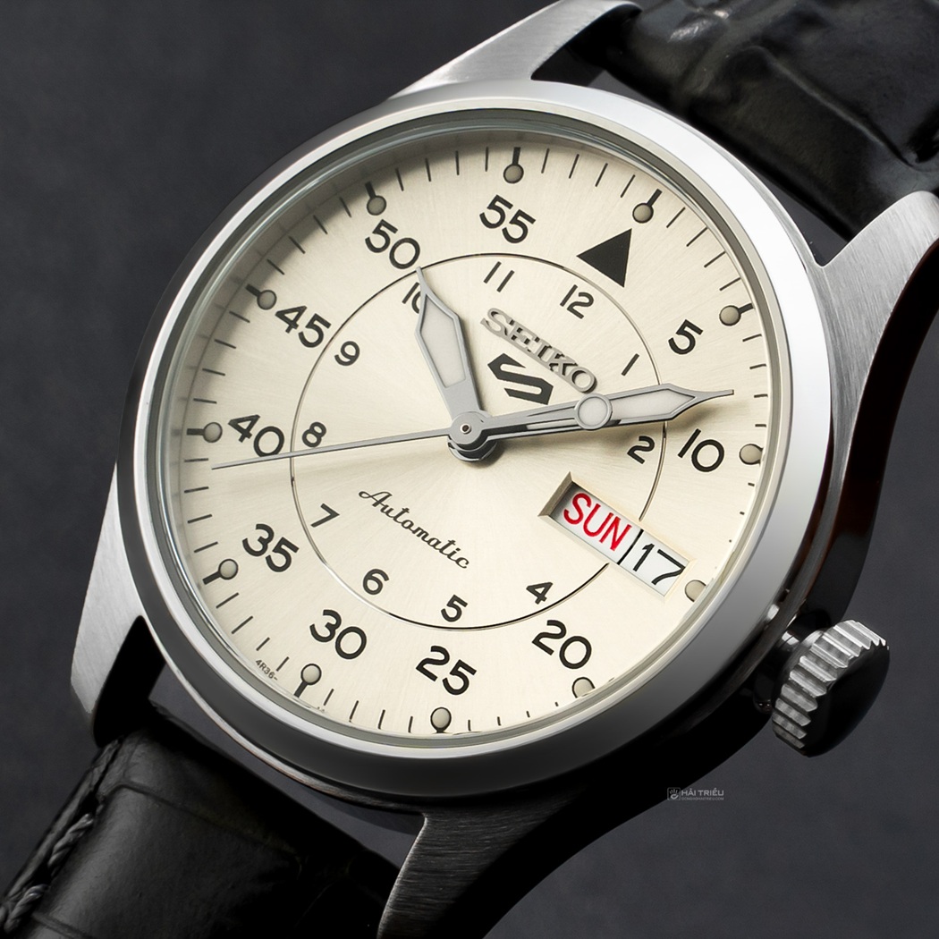 Mặt trước đồng hồ Seiko 5 Sports SRPJ87K1 thiết kế thể thao, năng động