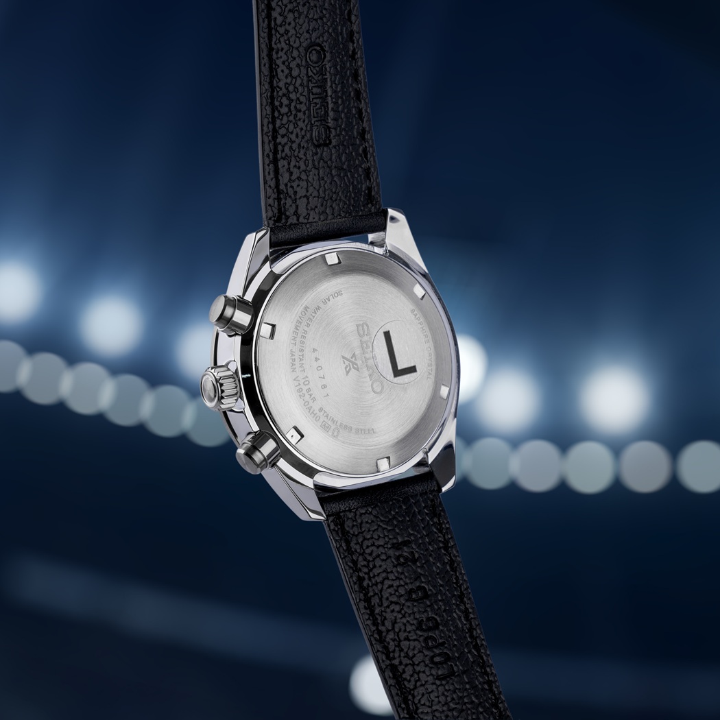 Mặt sau đồng hồ Seiko máy Solar