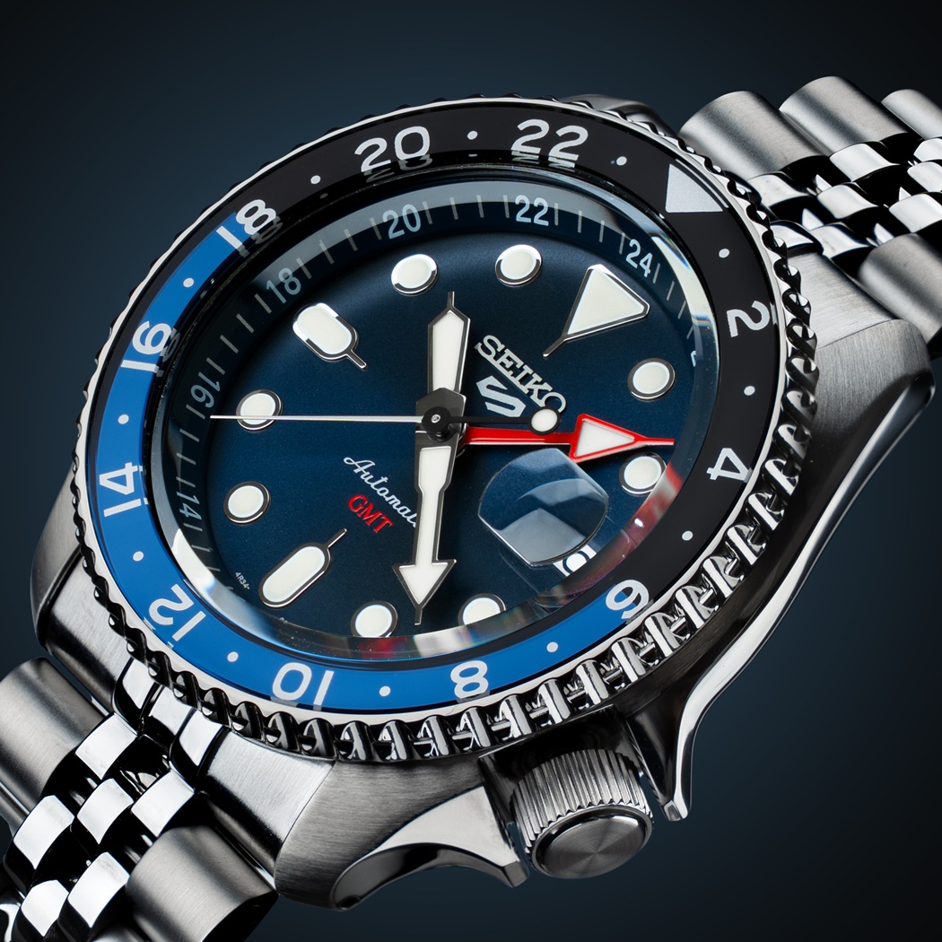 Mặt trước đồng hồ Seiko 100m 5 Sports SSK003K1