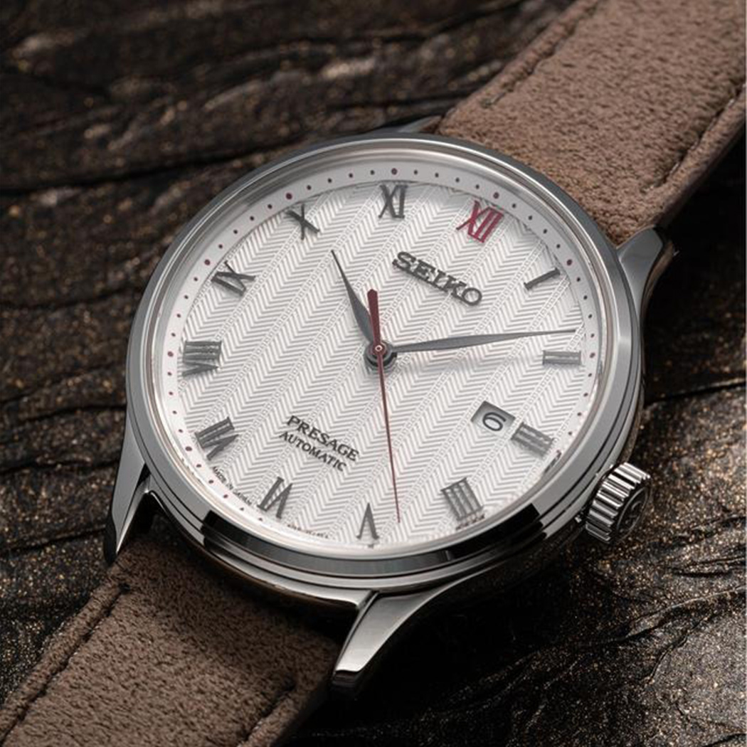 Đồng hồ Seiko dây da tổng hợp