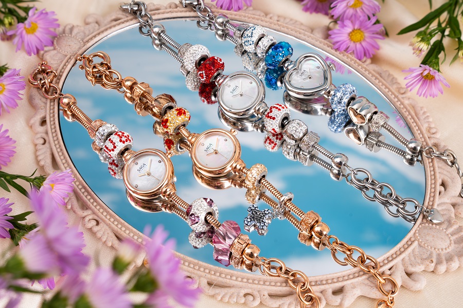 loại đồng hồ nữ dây charm có thiết kế bắt mắt