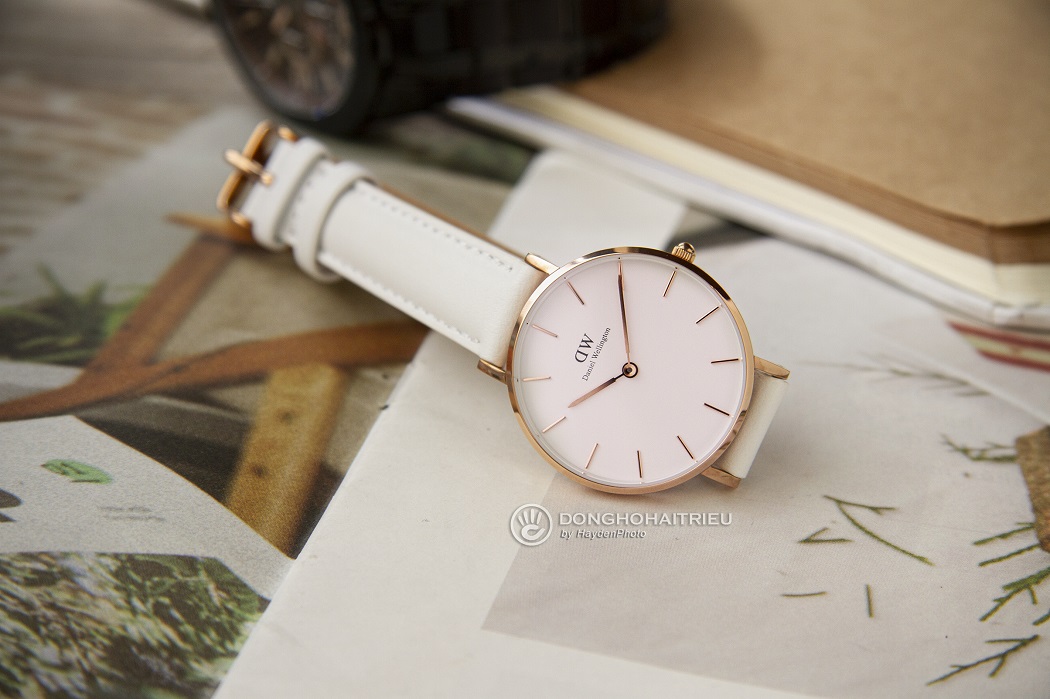 đồng hồ dây da trắng Daniel Wellington Petite DW00100189