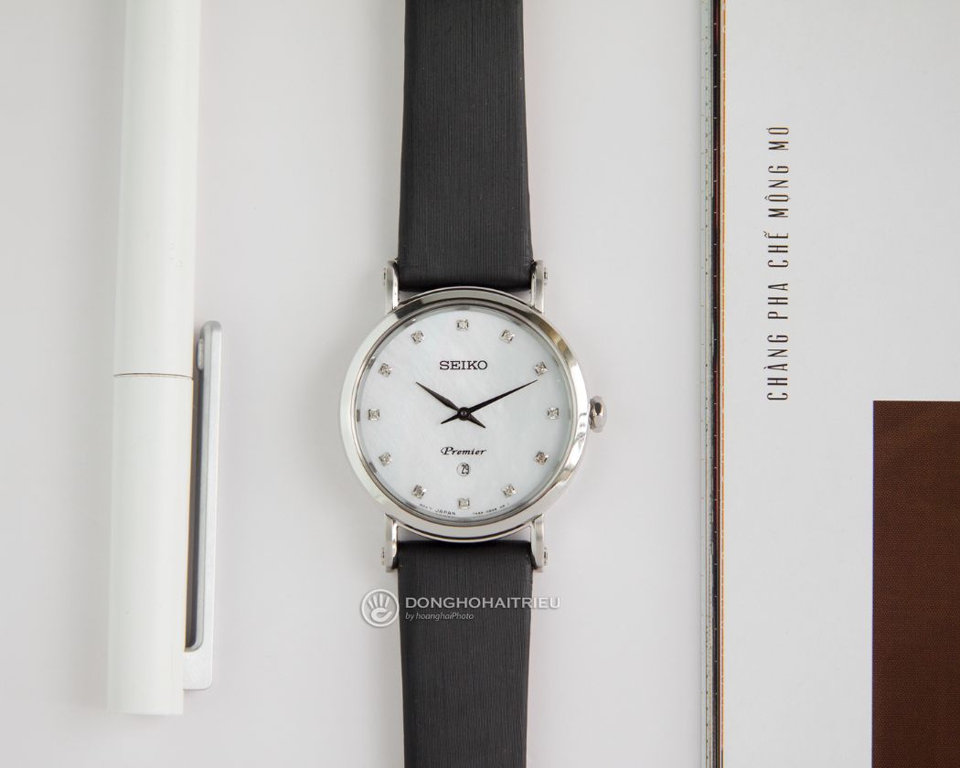 Đồng hồ Seiko nữ dây da SXB433P2 cùng những viên kim cương lấp lánh trên mặt số