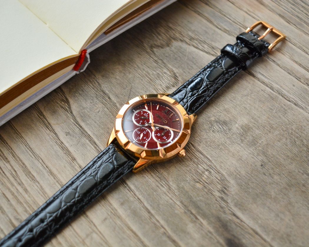 Đồng hồ Seiko nữ dây da SKY696P1 quý phái và quyền lực với dây da dập vân cá sấu