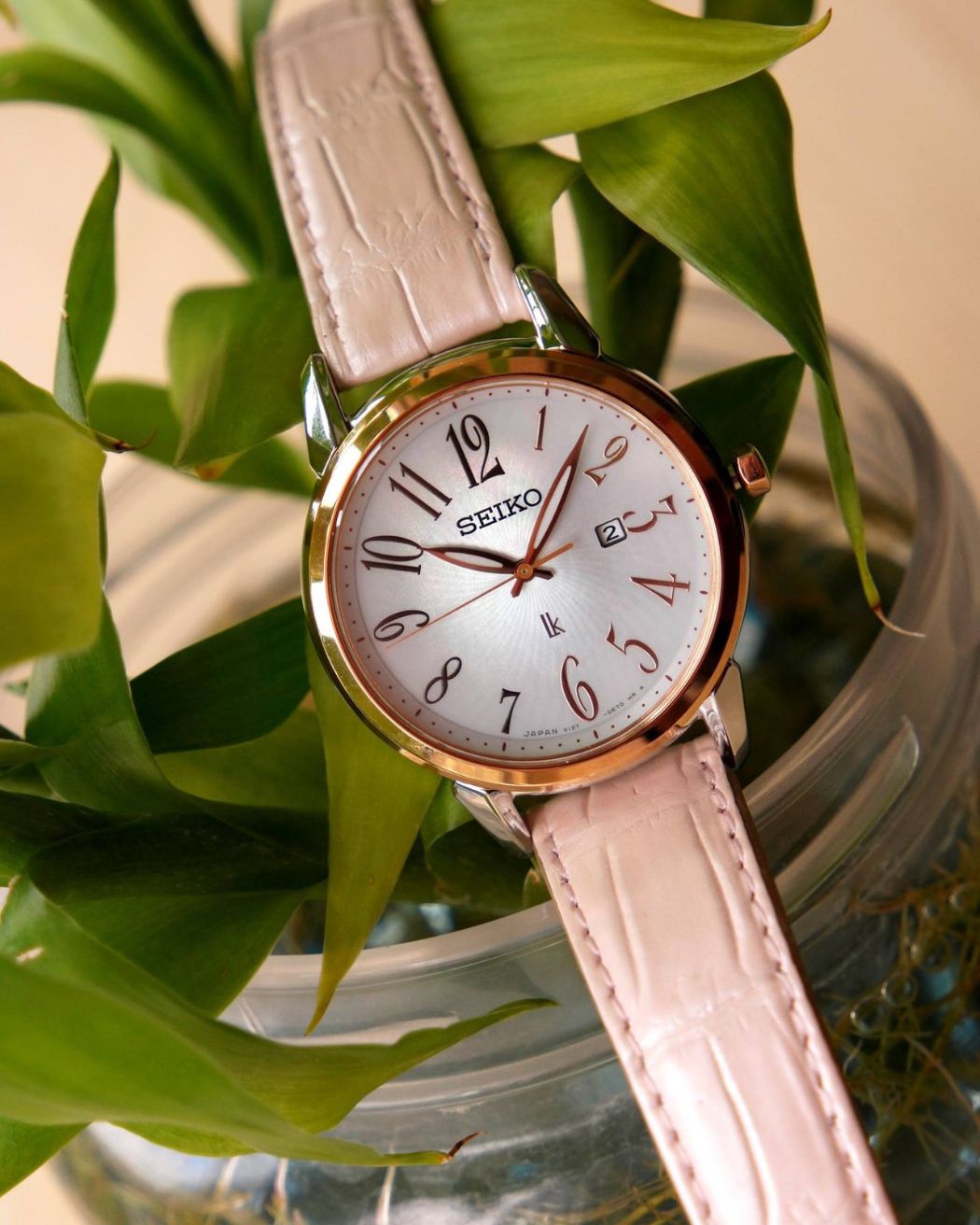 Seiko SUT300J1 với cọc số học trò lớn, dễ quan sát