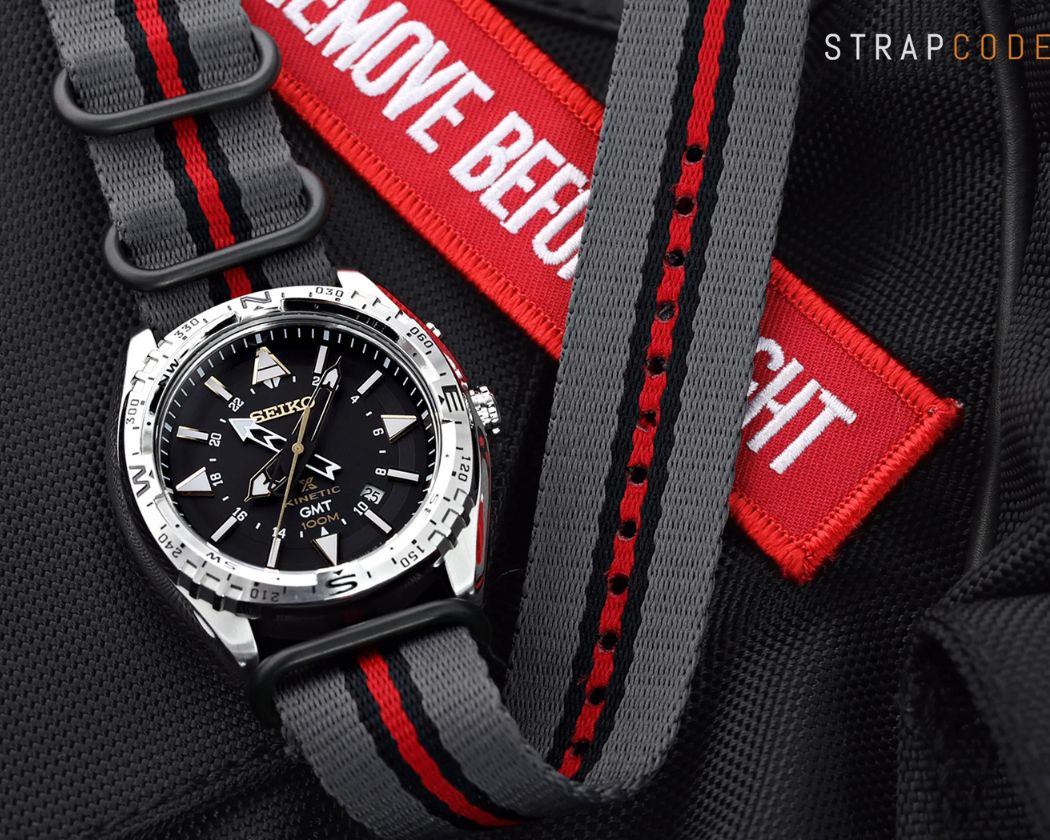 Đồng hồ Seiko Kinetic SUN053P1 với mặt số màu đen kim GMT