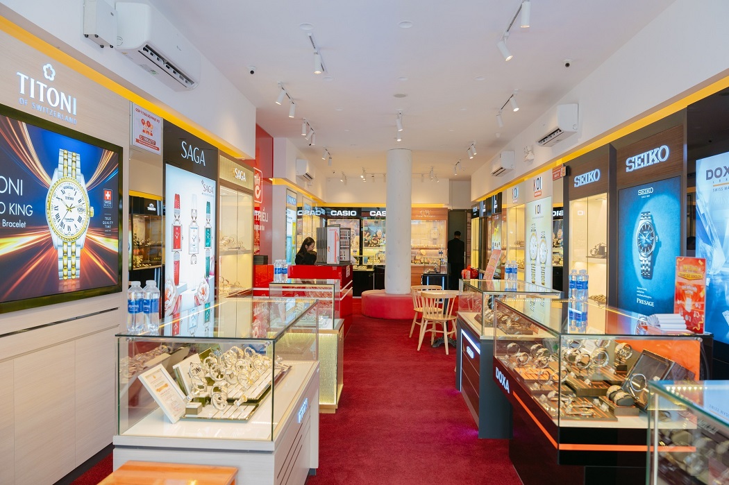 Bên trong showroom Đồng Hồ Hải Triều 